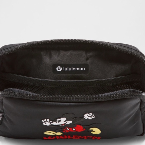 Disney x lululemon Everywhere Belt Bag 1L Mickey NWT *Last One* Limited Edition - Picture 3 of 8